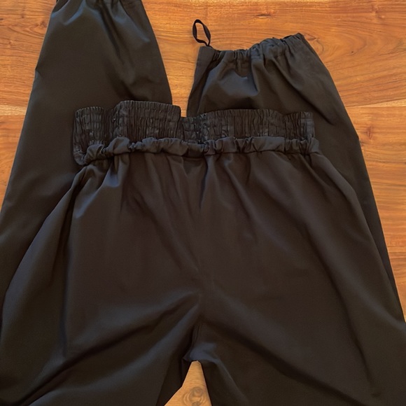 Lululemon studio Joggers - Picture 5 of 5